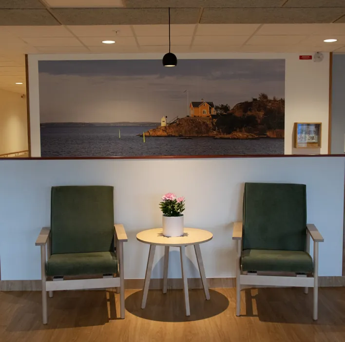 Nyinredd sittgrupp på äldreboendet Ängsgården